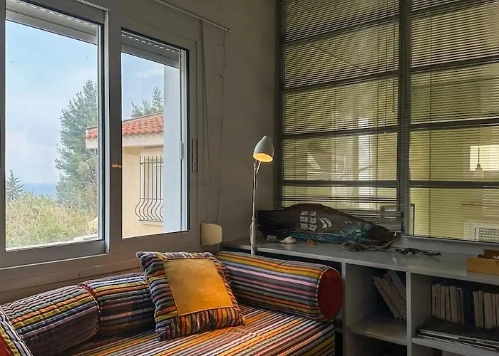 Family House 5' From Holiday home *