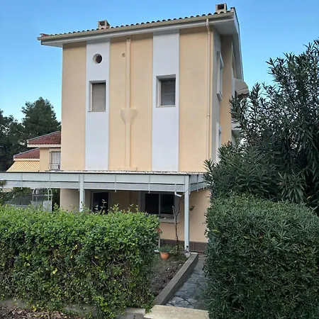 בית נופש Family House 5' From